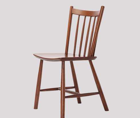 DC04 Brown Wooden Windsor Chair